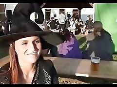 Смазливая блядь дает всем за бабки Смотреть Смазливая блядь дает всем за бабки