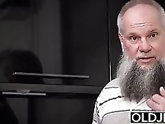 Грубый трах закончился семяизвержением на язык Смотреть Грубый трах закончился семяизвержением на язык