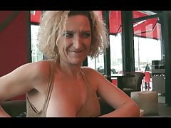 бабуля кайфует в компании двух молодых членов Смотреть бабуля кайфует в компании двух молодых членов